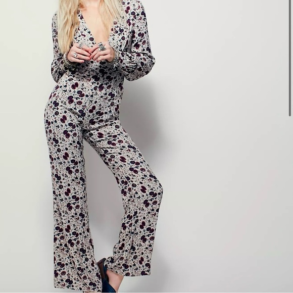 Free People Some Like It Hot Floral Boho Long Sleeve Flare Leg Jumpsuit Size 4 - Picture 1 of 13